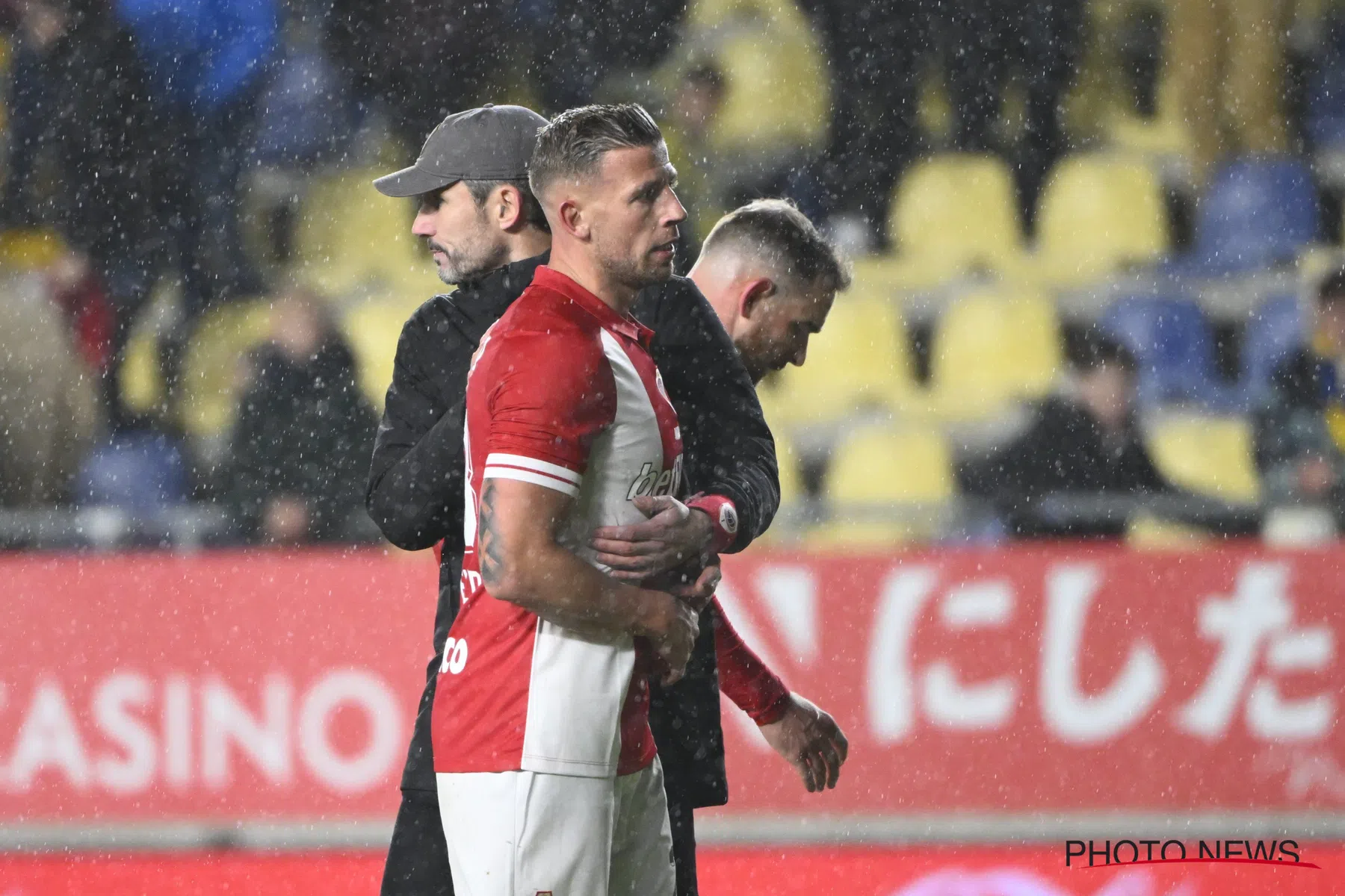 Alderweireld en Van Bommel van Antwerp zijn niet te spreken over veld STVV