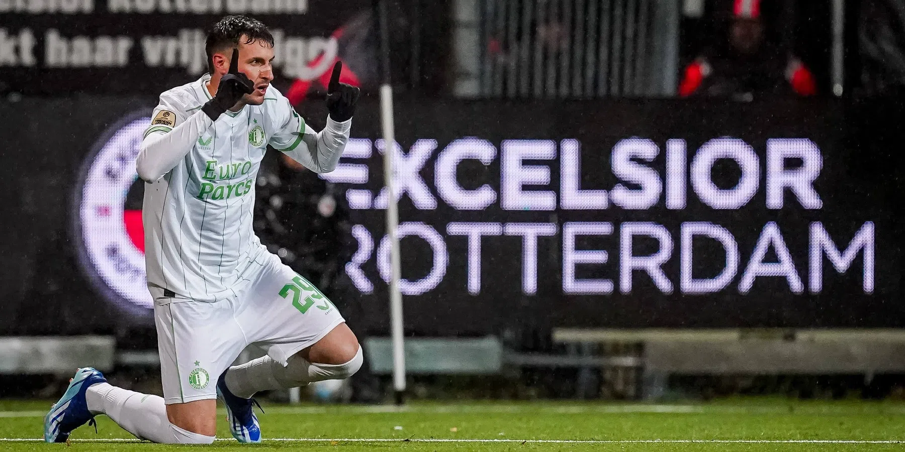 Gimenez prijst Feyenoord-teamgenoot: 'Hij is geweldig en heel snel'