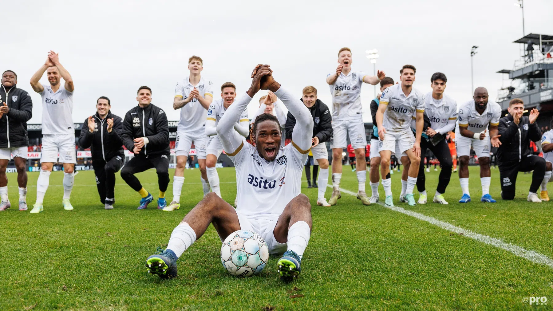 Almere City verliest overduidelijk van Heracles Almelo