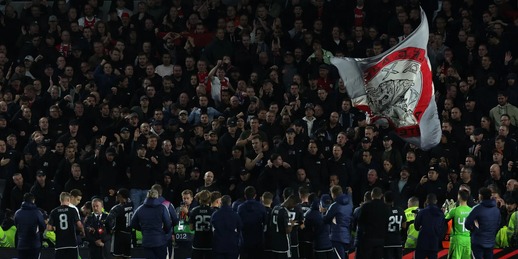 Opgepakte Ajax-fans doen hun verhaal na arrestatie in Marseille