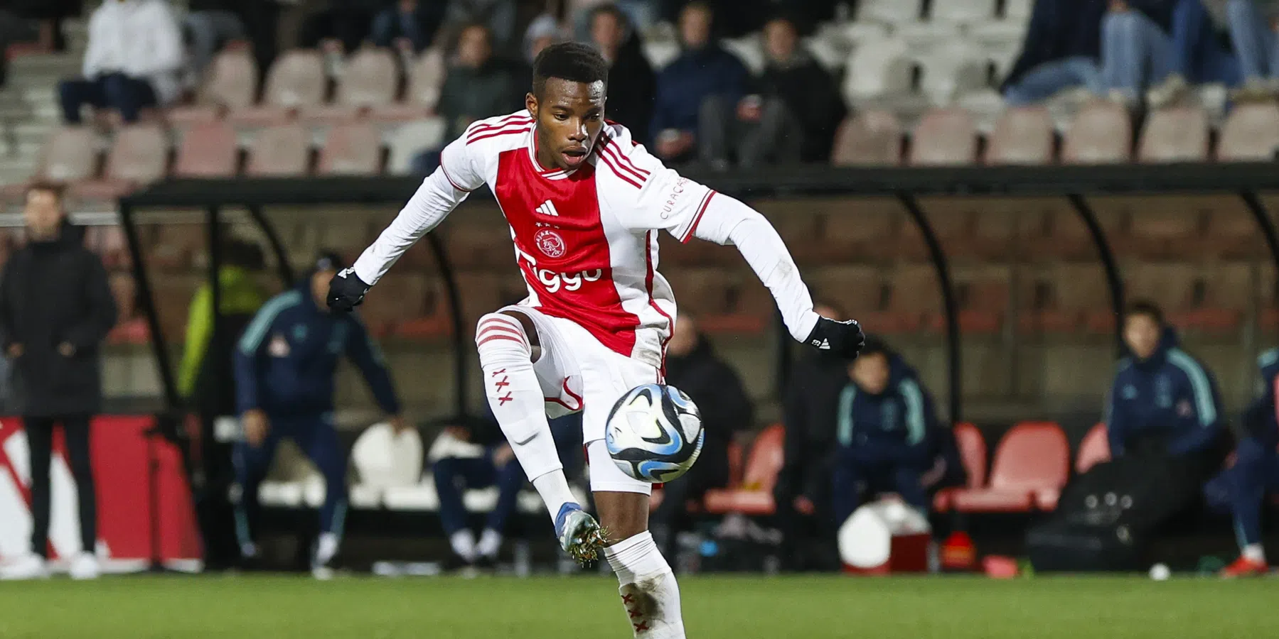 'Anderlecht aast op Ajax-talent Idumbo-Muzambo'