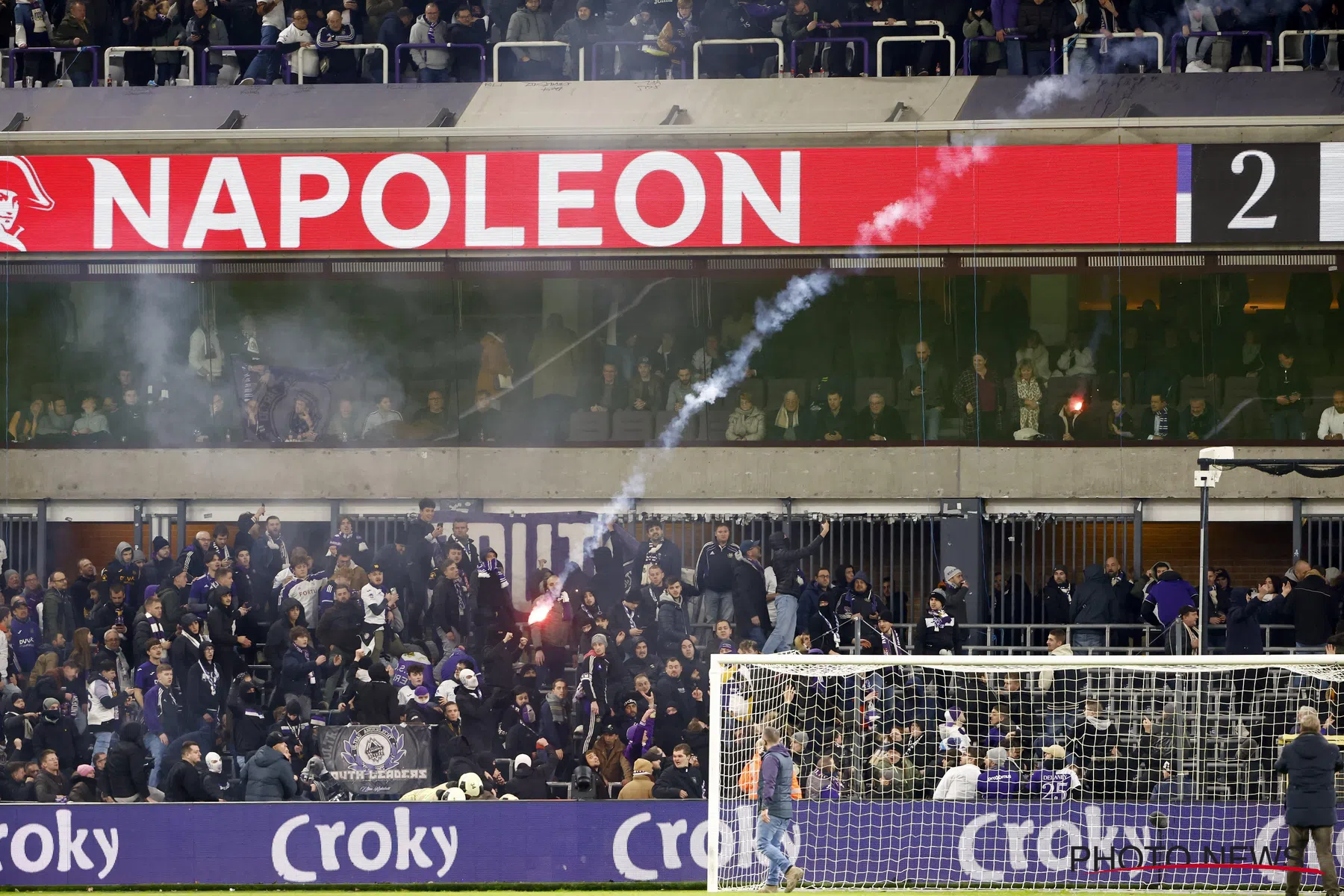 'Fans werden door politie weggejaagd met traangas na Anderlecht - Standard'