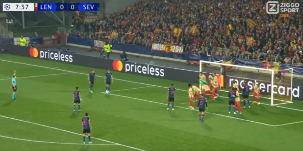 Foutje, bedankt! Sevilla krijgt indirecte vrije trap na terugspeelbal