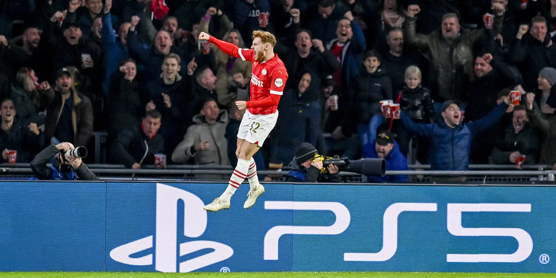 Vertessen sluit PSV-vertrek niet uit