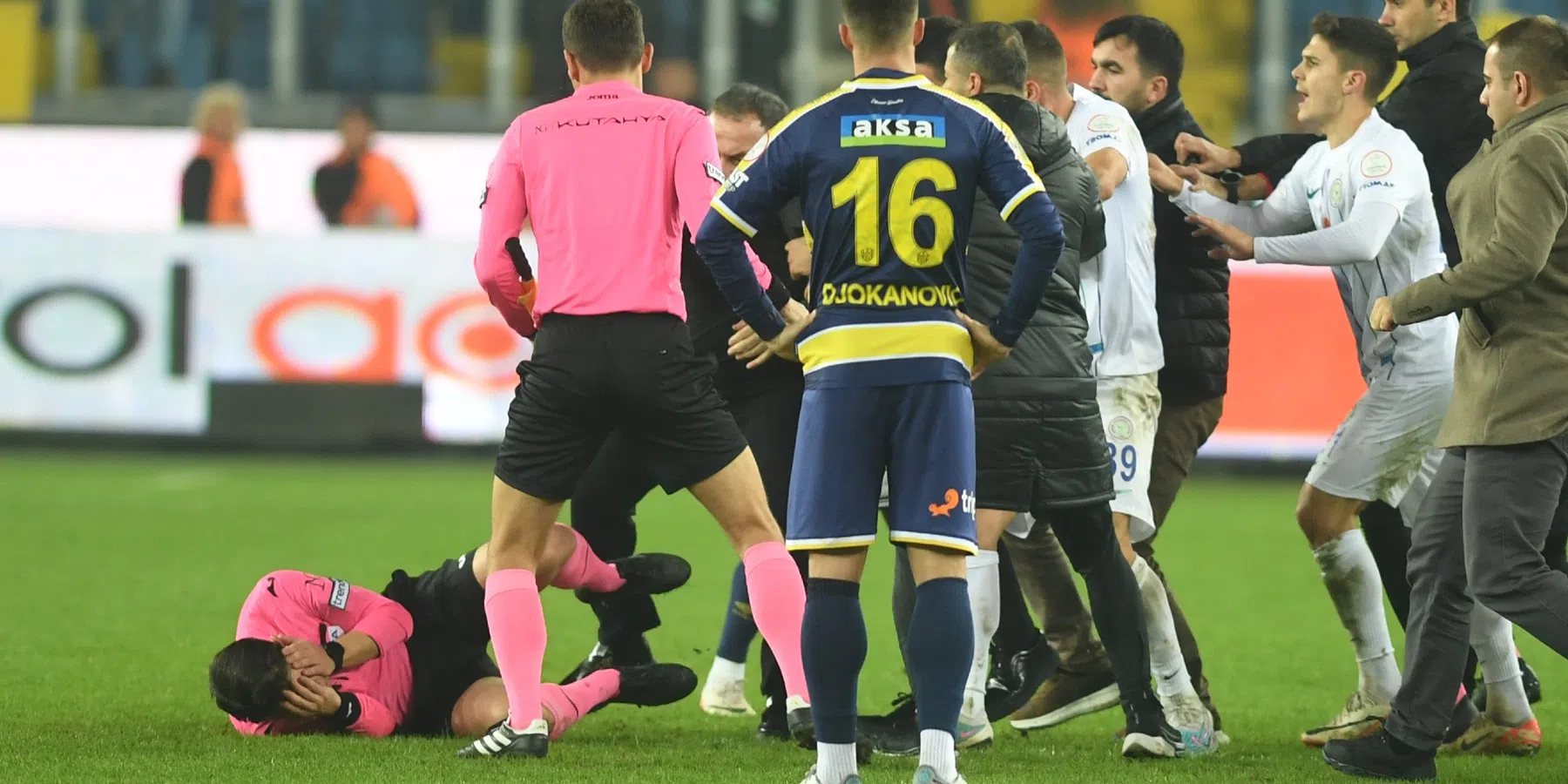 Turkse bond legt alle competities stil na gitzwarte dag in Süper Lig
