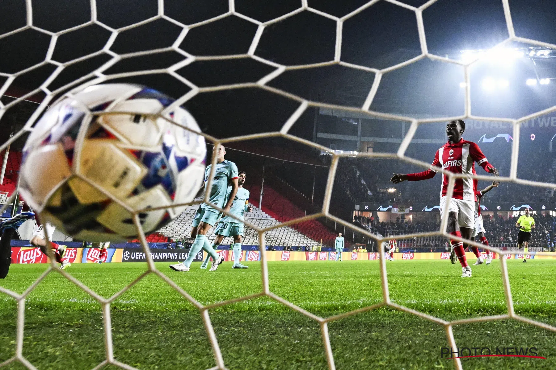 Spaanse media schieten vooral Barça af na stunt Antwerp