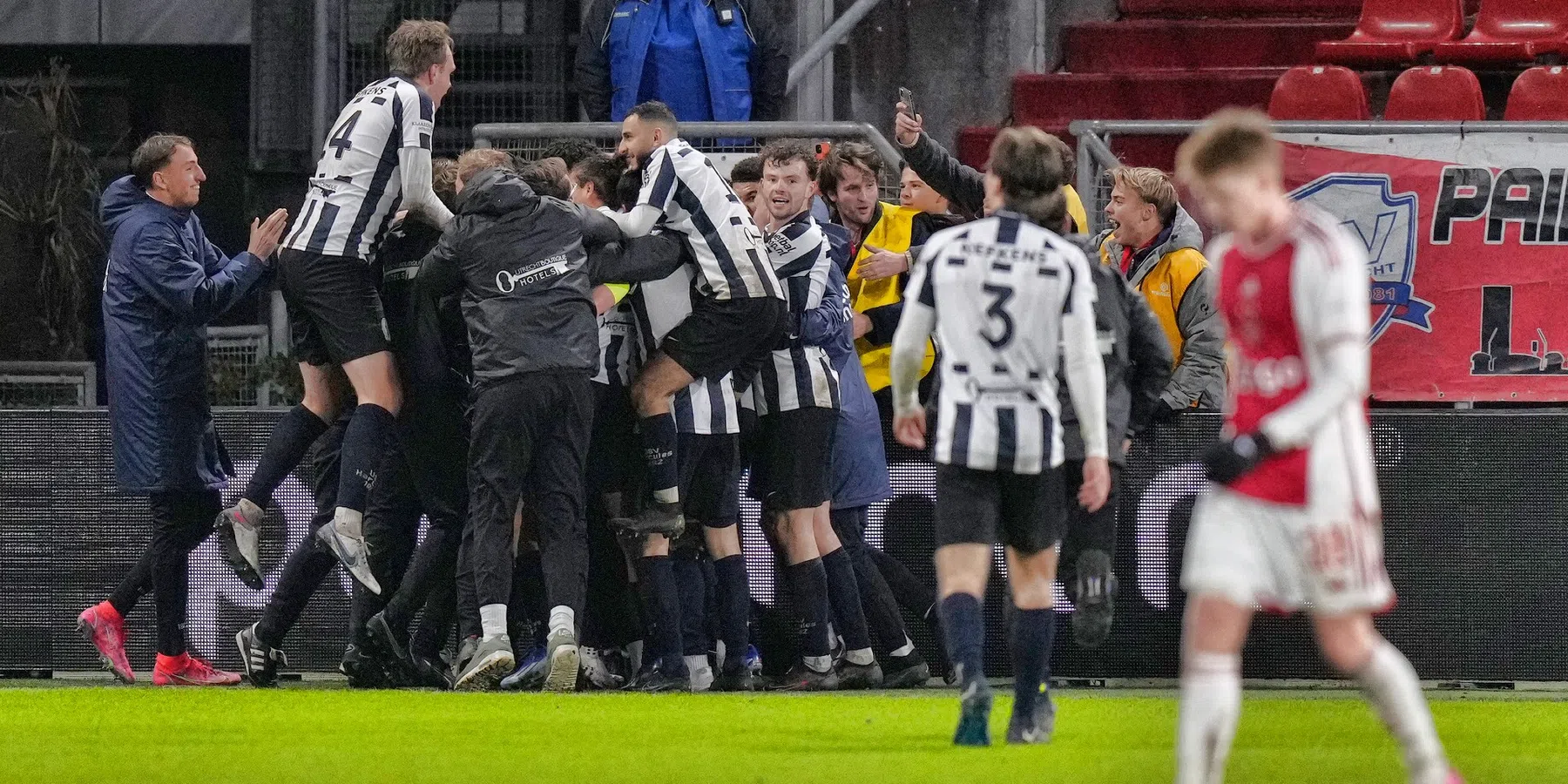 Amateurs Hercules gooien Ajax uit beker