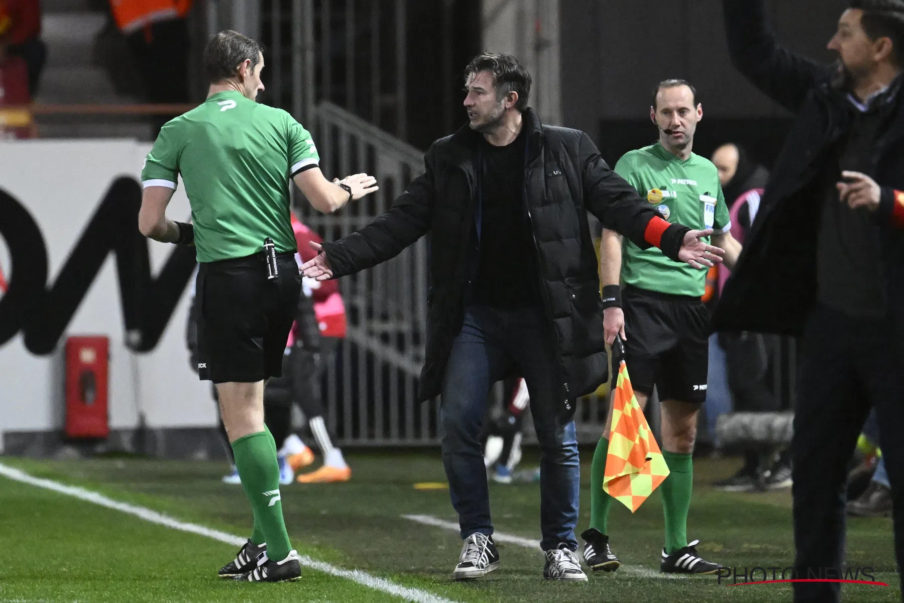 Standard-coach Hoefkens is niet bang voor zijn positie na verlies tegen Mechelen