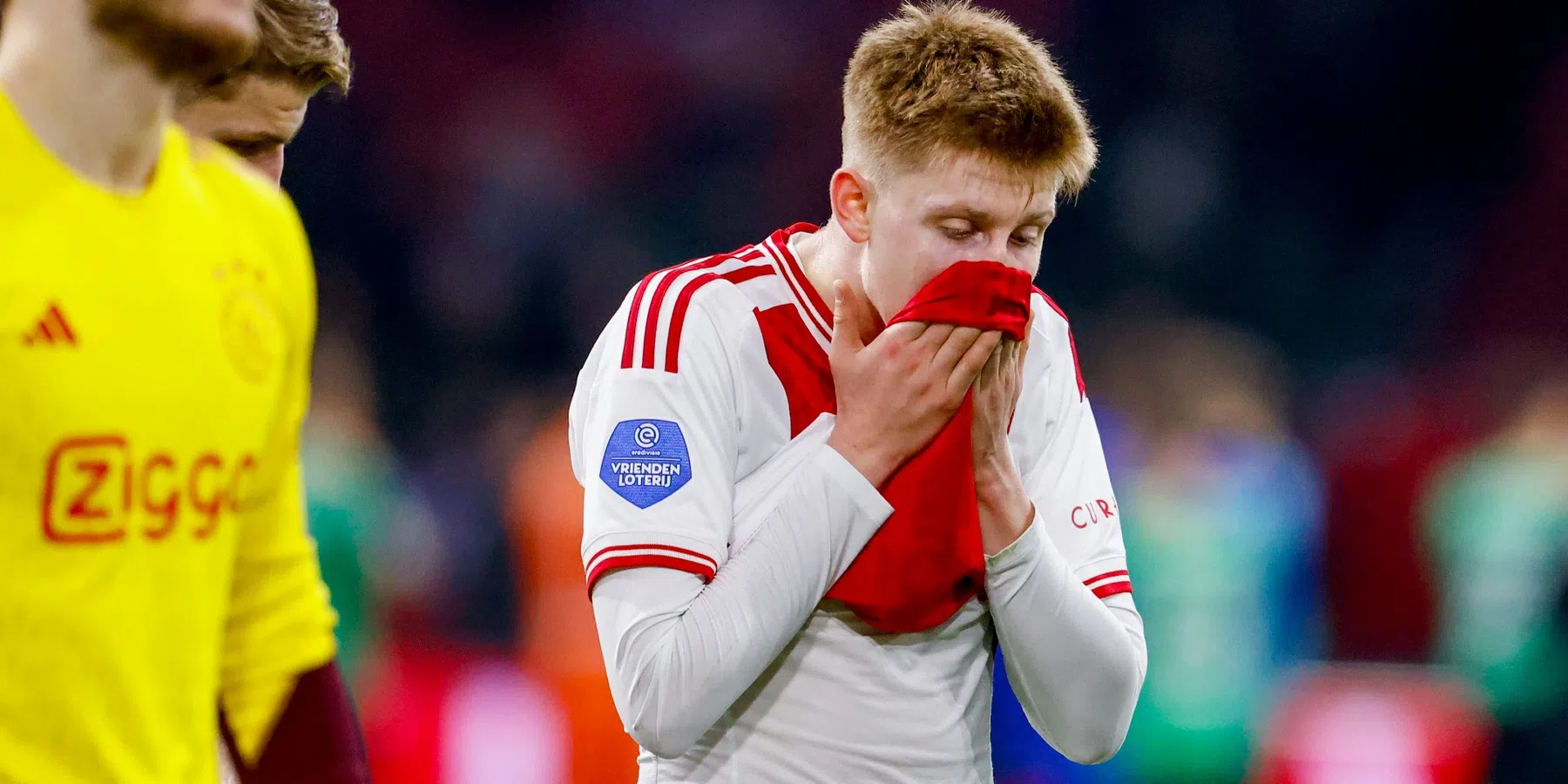 Hlynsson over eerste van Ajax en klik met spelers