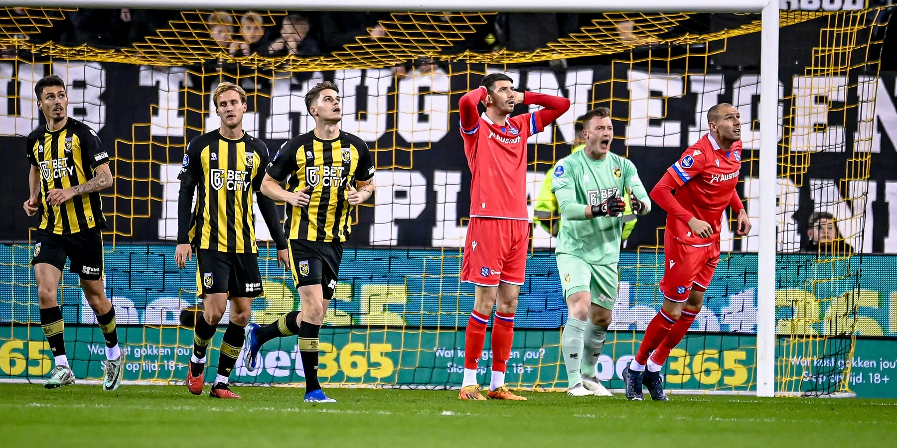 Eindelijk weer succesje voor Vitesse, tiental Almere wint maar net van amateurs