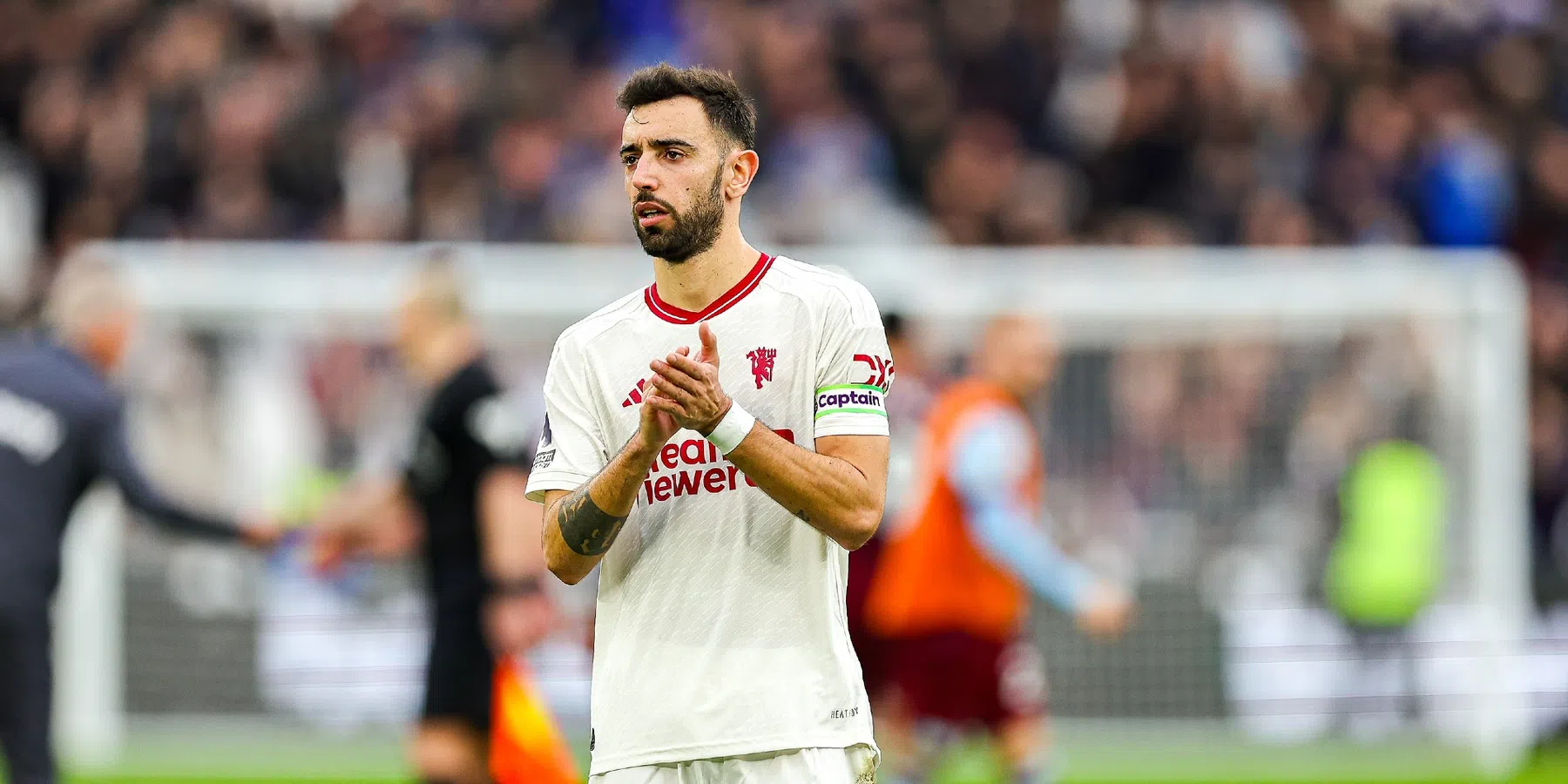 Ron Vlaar kraakt Bruno Fernandes bij Manchester United