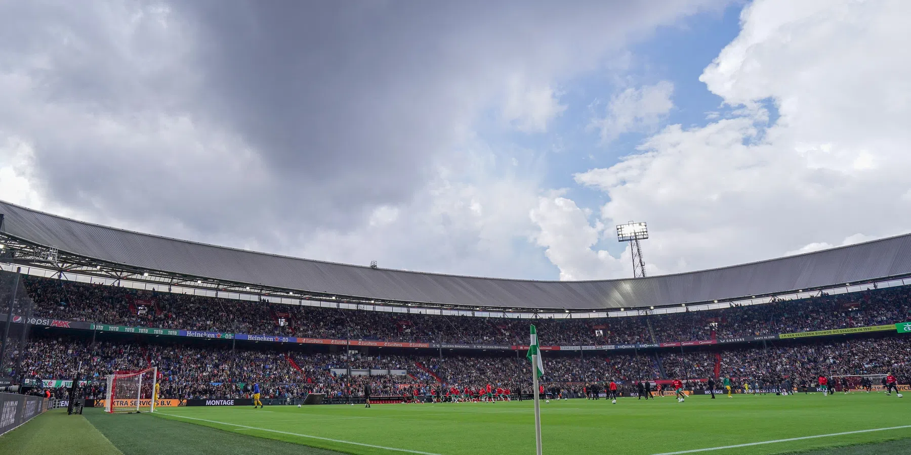 'Grote spanningen tussen Feyenoord en De Kuip: rechtszaak ternauwernood afgewend'