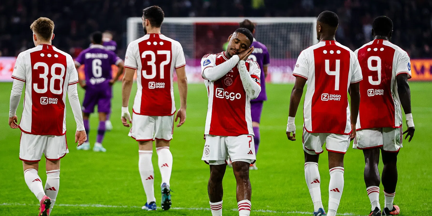 Ajax oefent tegen Hannover