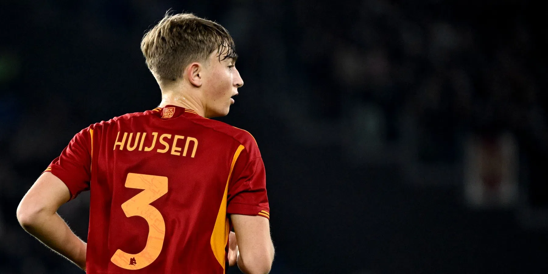 Roma-debutant Huijsen (18) vestigt naam in Italië