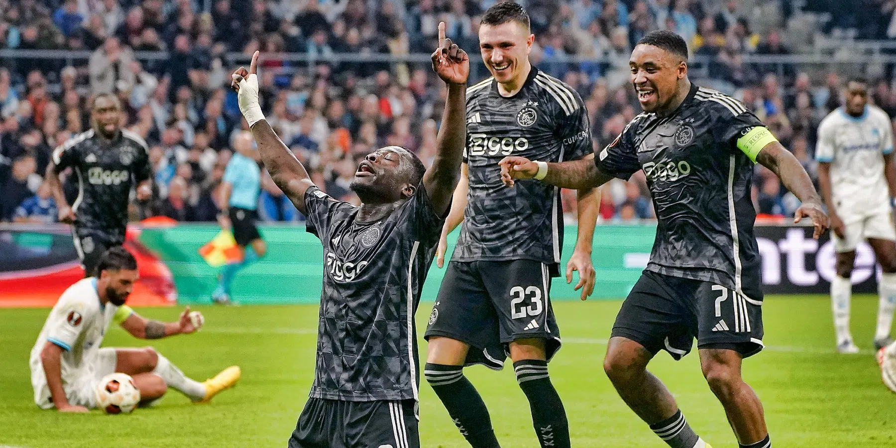 'Naam van Brobbey valt in Engeland: twee topclubs hebben Ajax-spits op de radar