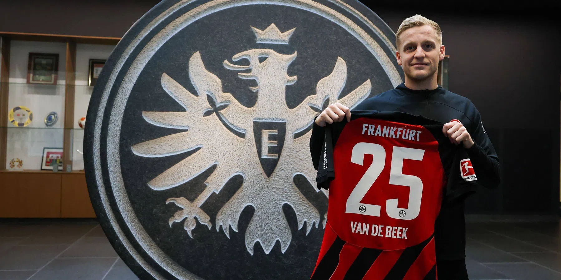 LIVE: Van de Beek debuteert meteen voor Frankfurt