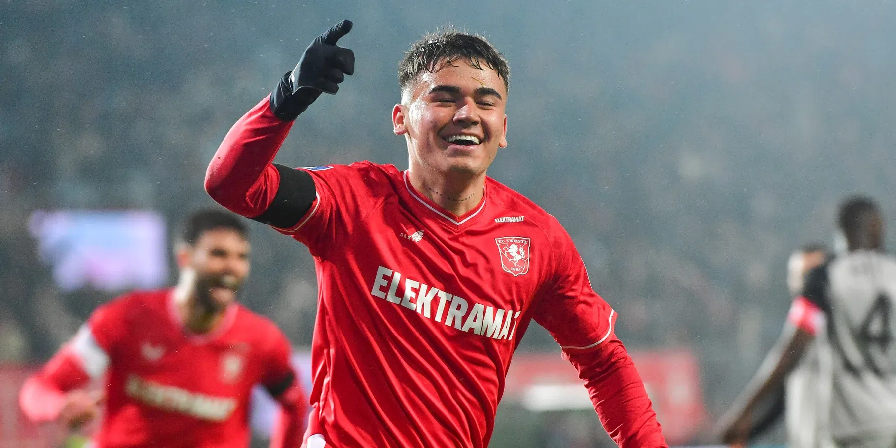 Goudhaantje Ugalde bezorgt FC Twente de zege in Eredivisie-topper tegen AZ