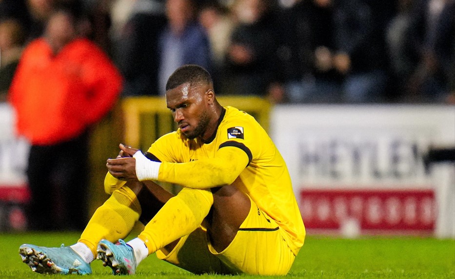 Obbi Oulare ontgoocheld na nederlaag met Lierse tegen Dender