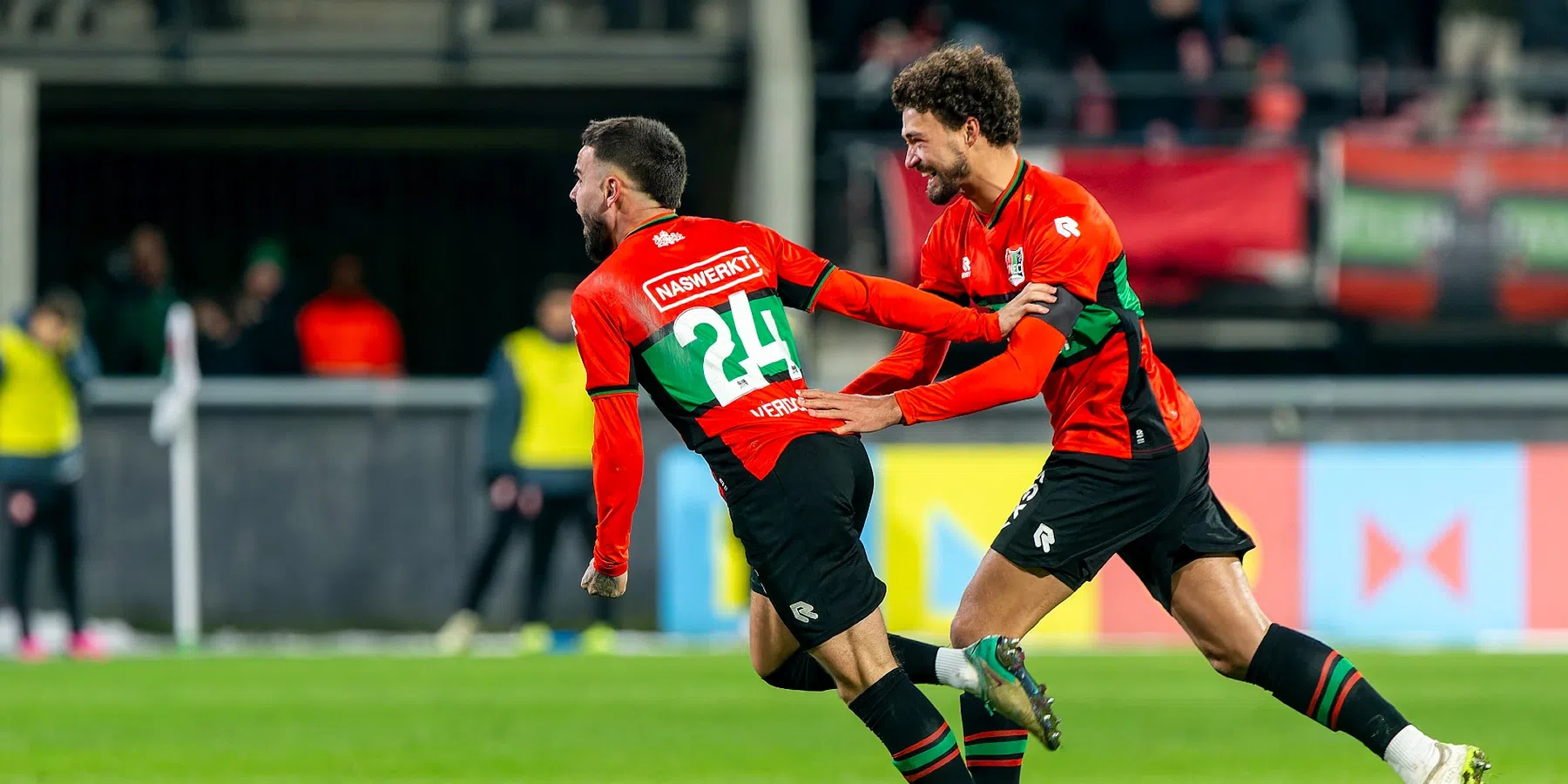 Tiental FC Twente gaat onderuit in Nijmegen door geweldige goal Verdonk