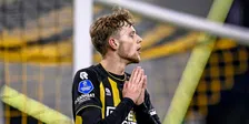 Thumbnail for article: Schrik bij Vitesse: spits Visser per brancard van veld na botsing met Wieffer