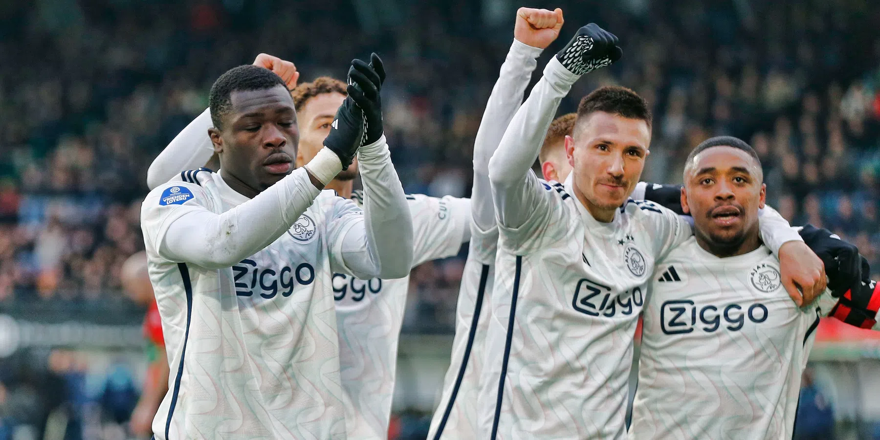 Van der Vaart wijst drie bepalende Ajax-spelers aan: 'Werken zich het schompes'