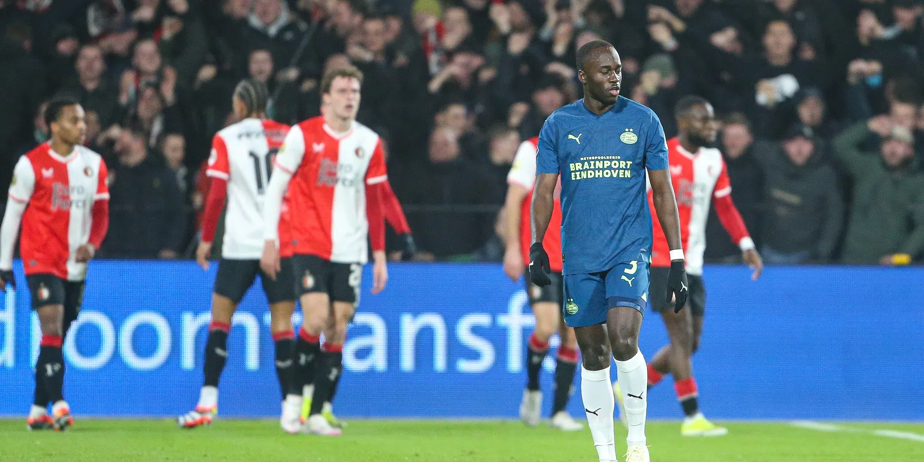 'Tactische verrassing van het seizoen helpt Feyenoord, één gebeten hond in Kuip'