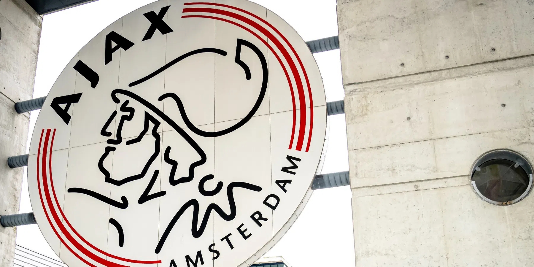 Footy Headlines laat Ajax-uitshirt uitlekken