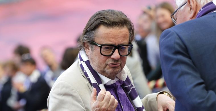 Coucke toont bokshandschoenen na uitspraak over Anderlecht - Genk