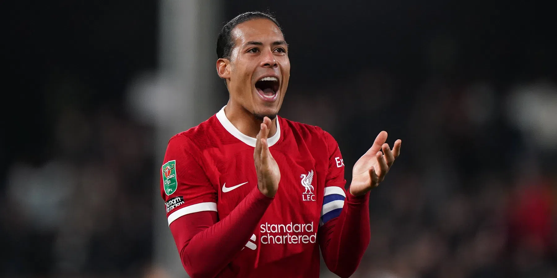 Nederlands getint Liverpool dankt scorende Van Dijk en bekert door in Engeland