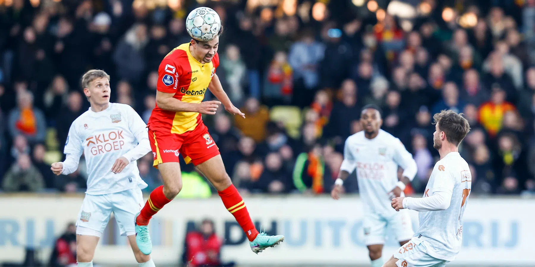 LIVE: NEC start sterk duel om zesde plek met Go Ahead Eagles