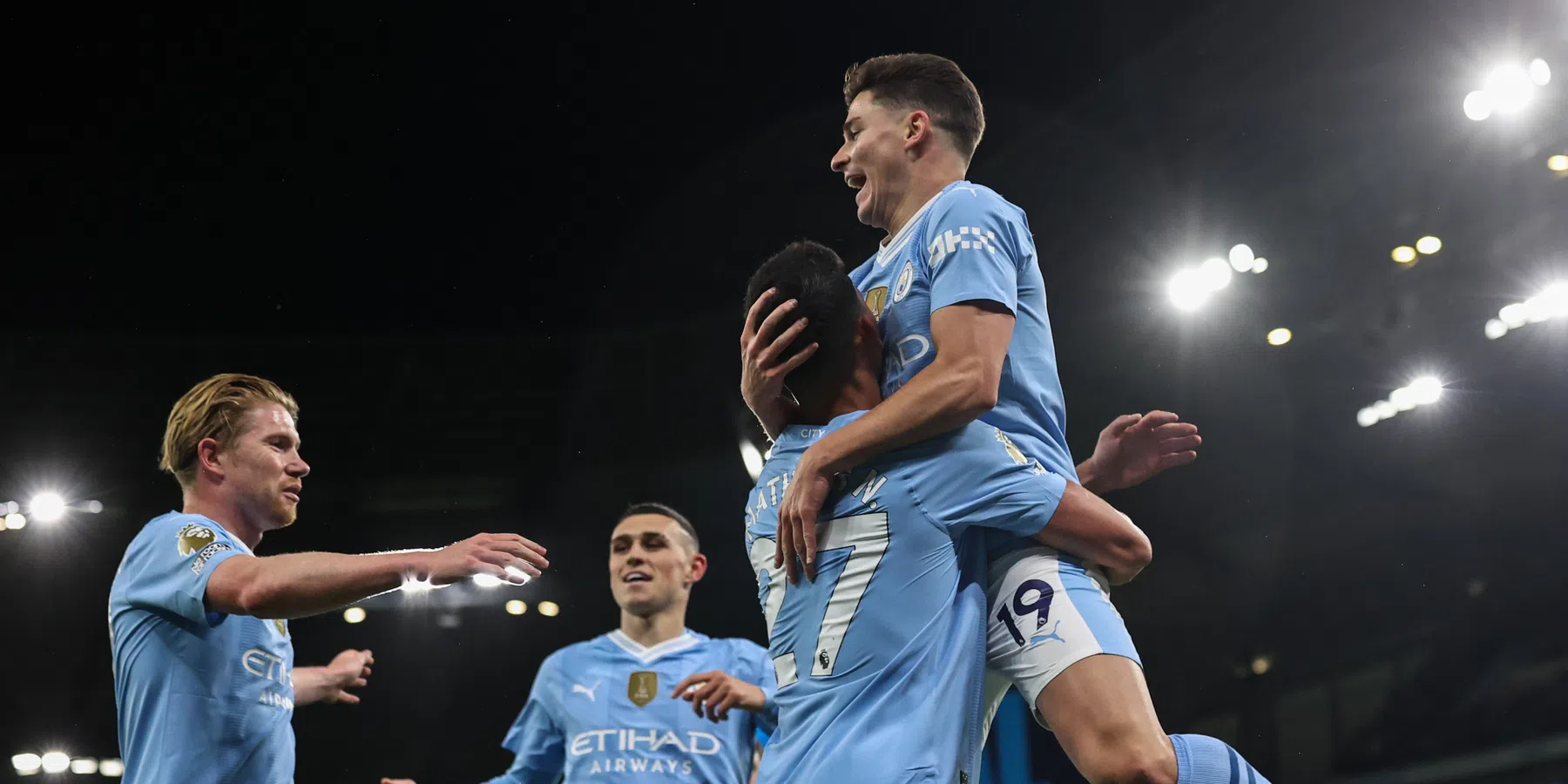 City verslaat Burnley, Spurs boekt nipte zege