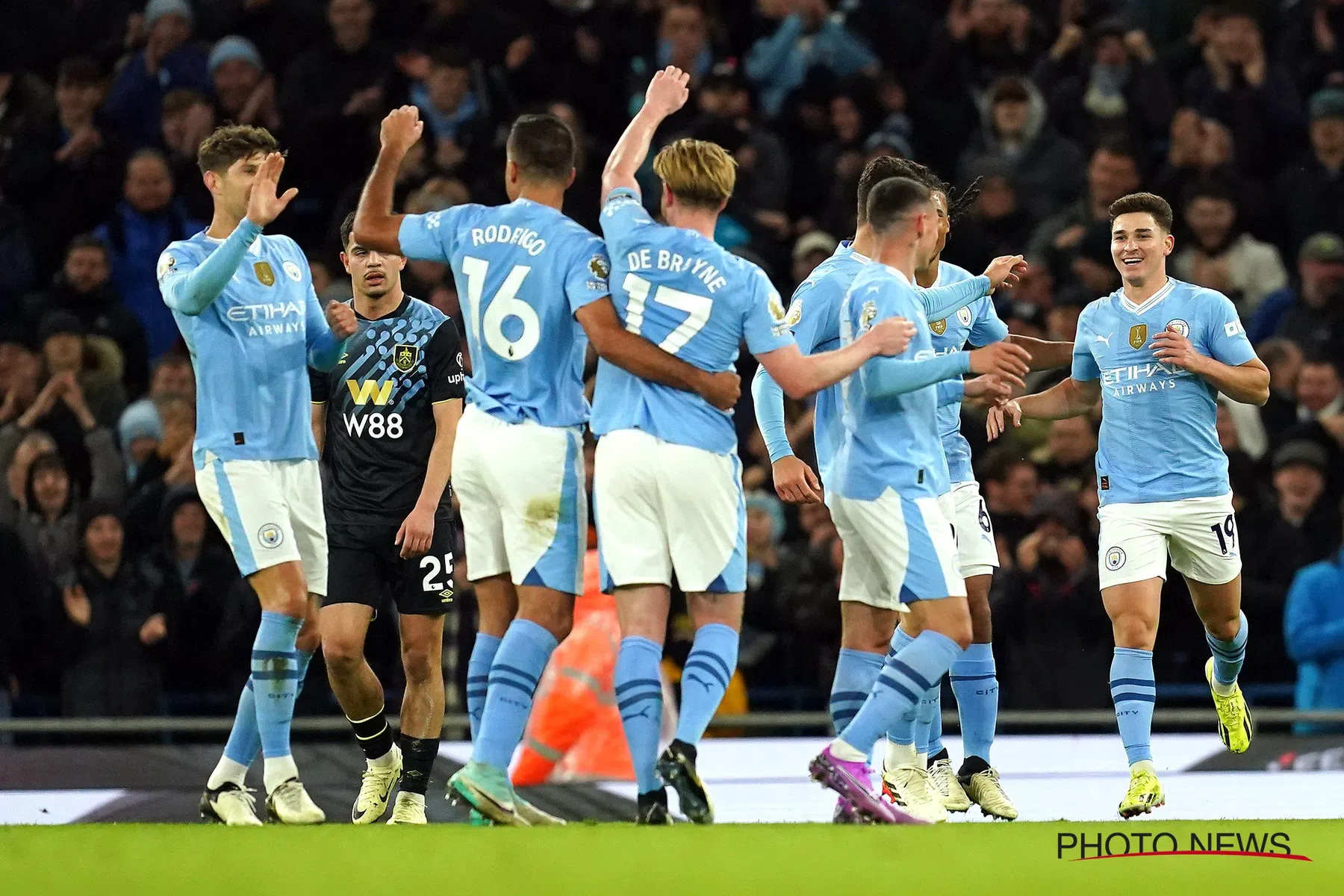 Man City wint van Burnley van Kompany