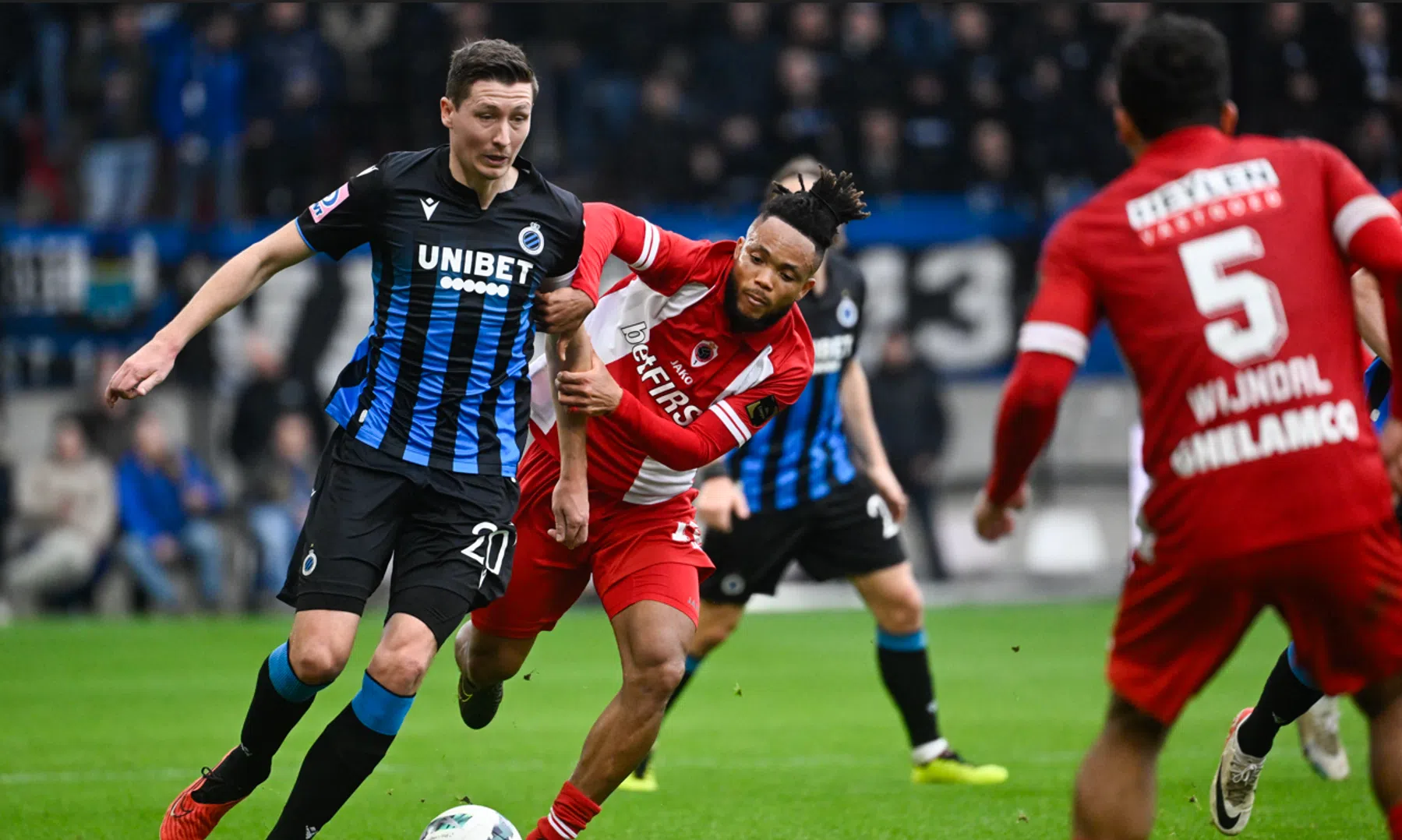 Antwerp wint van Club Brugge