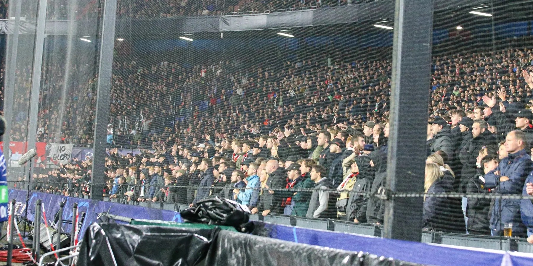 Netten blijven hangen in De Kuip