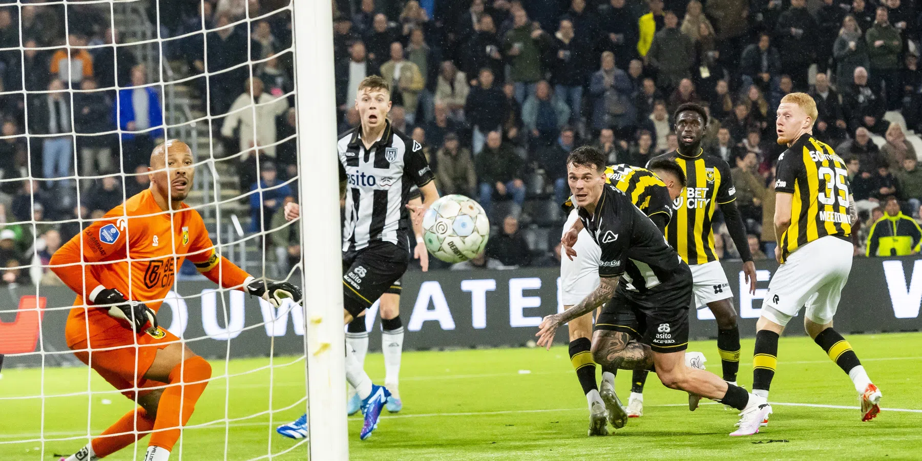 Rode kaart breekt Vitesse op bij Heracles