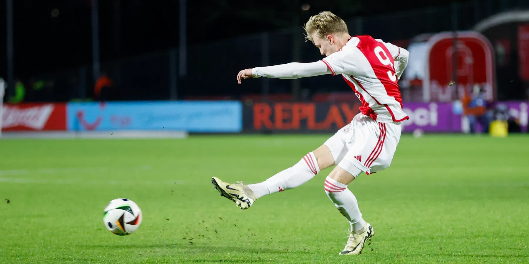 Silvano Vos zegt heel blij te zijn met de terugkeer van Julian Rijkhoff bij Ajax