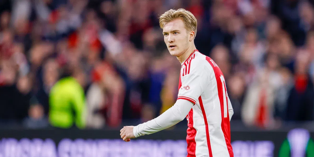 Ajax-debutant wél euforisch: 'Ongelooflijk, ik moet dit even laten