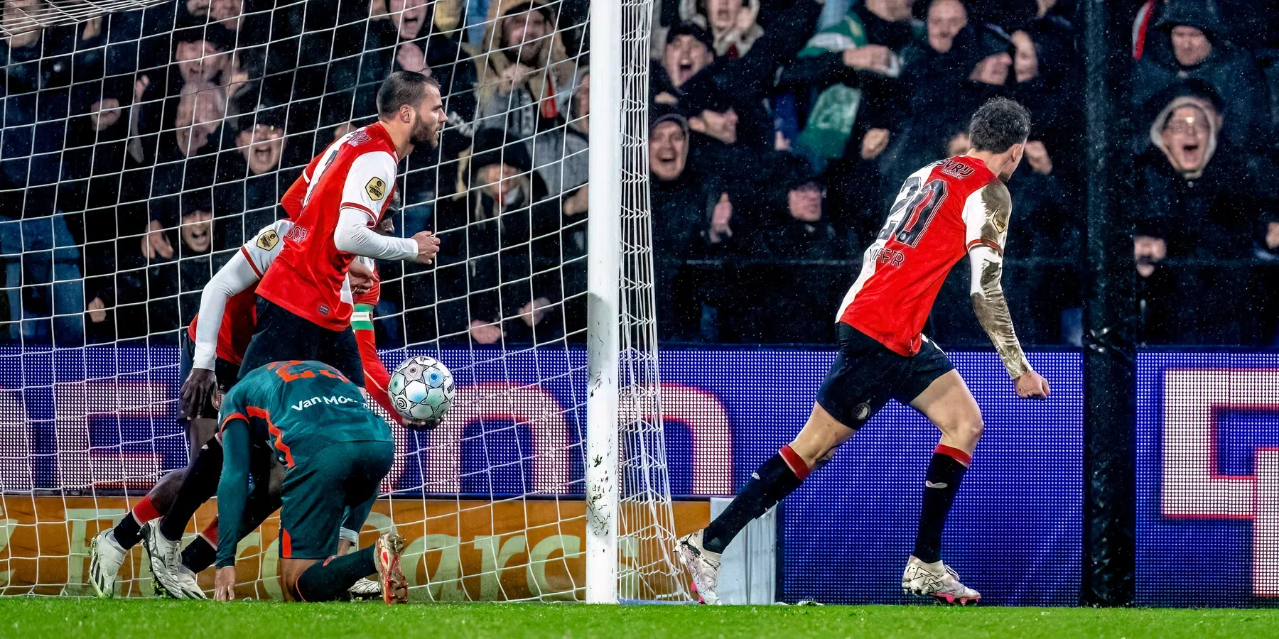 Feyenoord legt tiental RKC vlak voor tijd pas over de knie: Wieffer gevierde man