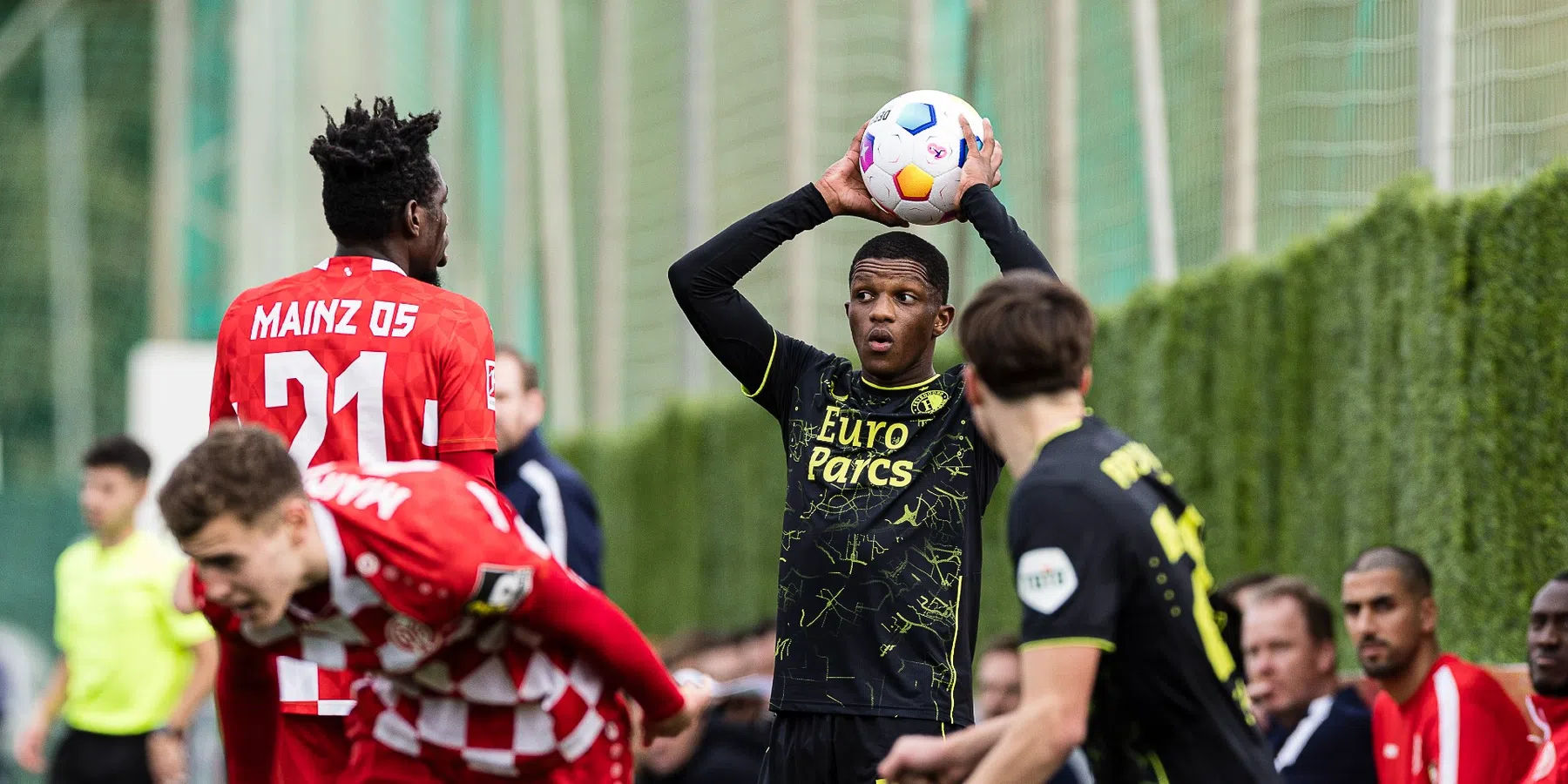 Givairo Read op korte termijn definitief naar Feyenoord 1