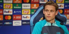 Thumbnail for article: Frenkie de Jong overvalt Spaanse pers in Barcelona: 'Ongekende aanval, wauw'