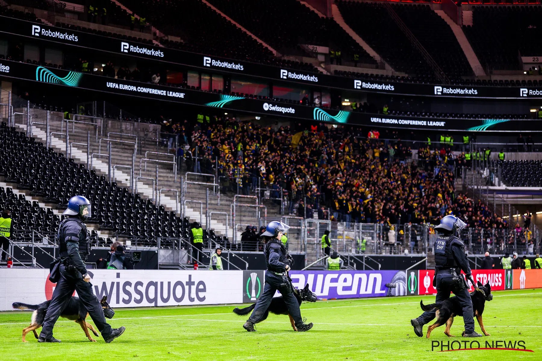 Fans van Frankfurt probeerden bezoekersvak Union SG aan te vallen