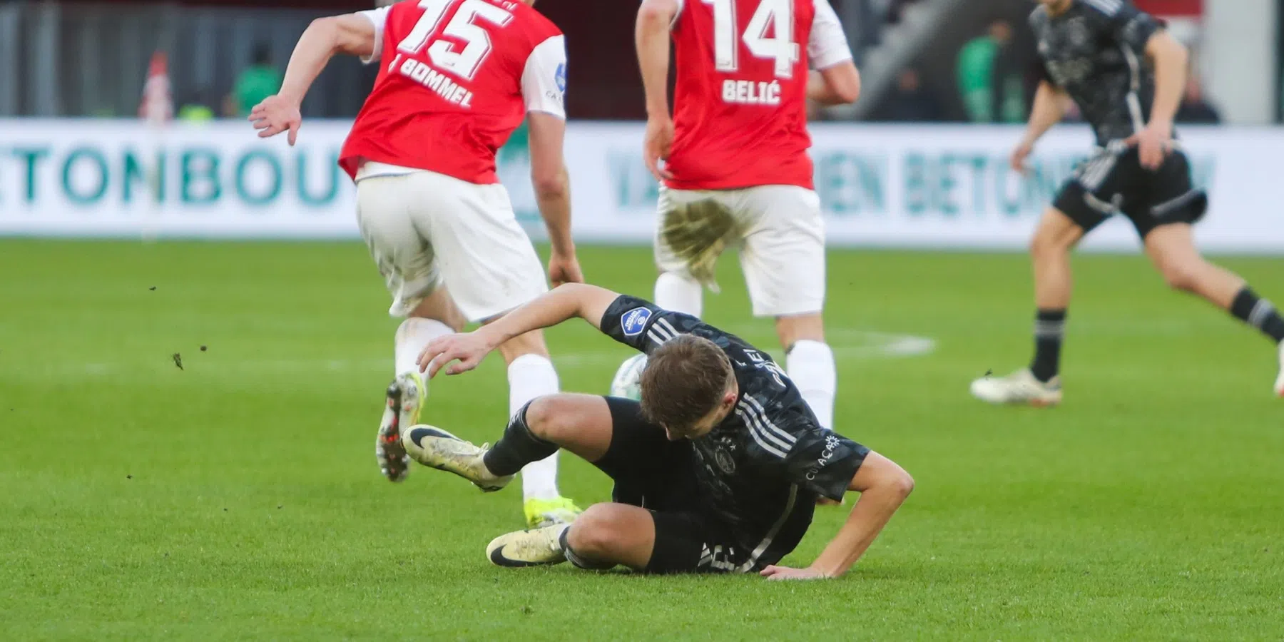 Van 't Schip grijpt in bij Ajax: Gaaei opnieuw voor rust gewisseld