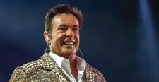 Thumbnail for article: Gerard Joling: 'Er is echt wel een grasmatje waar Ajax kan spelen'