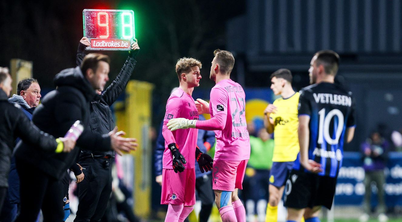 Geblesseerde Mignolet kan niet in actie komen tegen KRC Genk