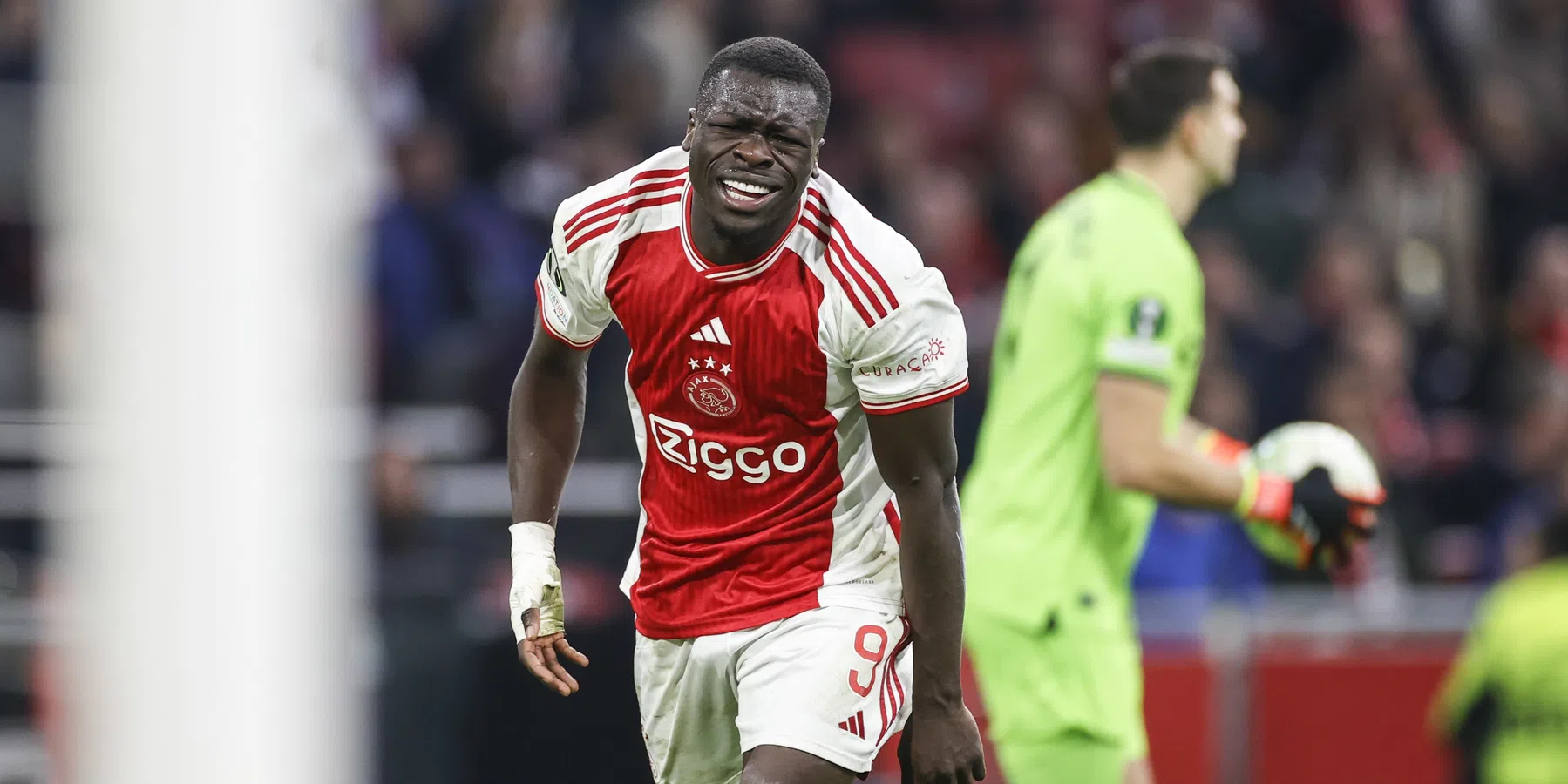 Brobbey over nieuw Ajax-systeem: 'Moet ermee leven'