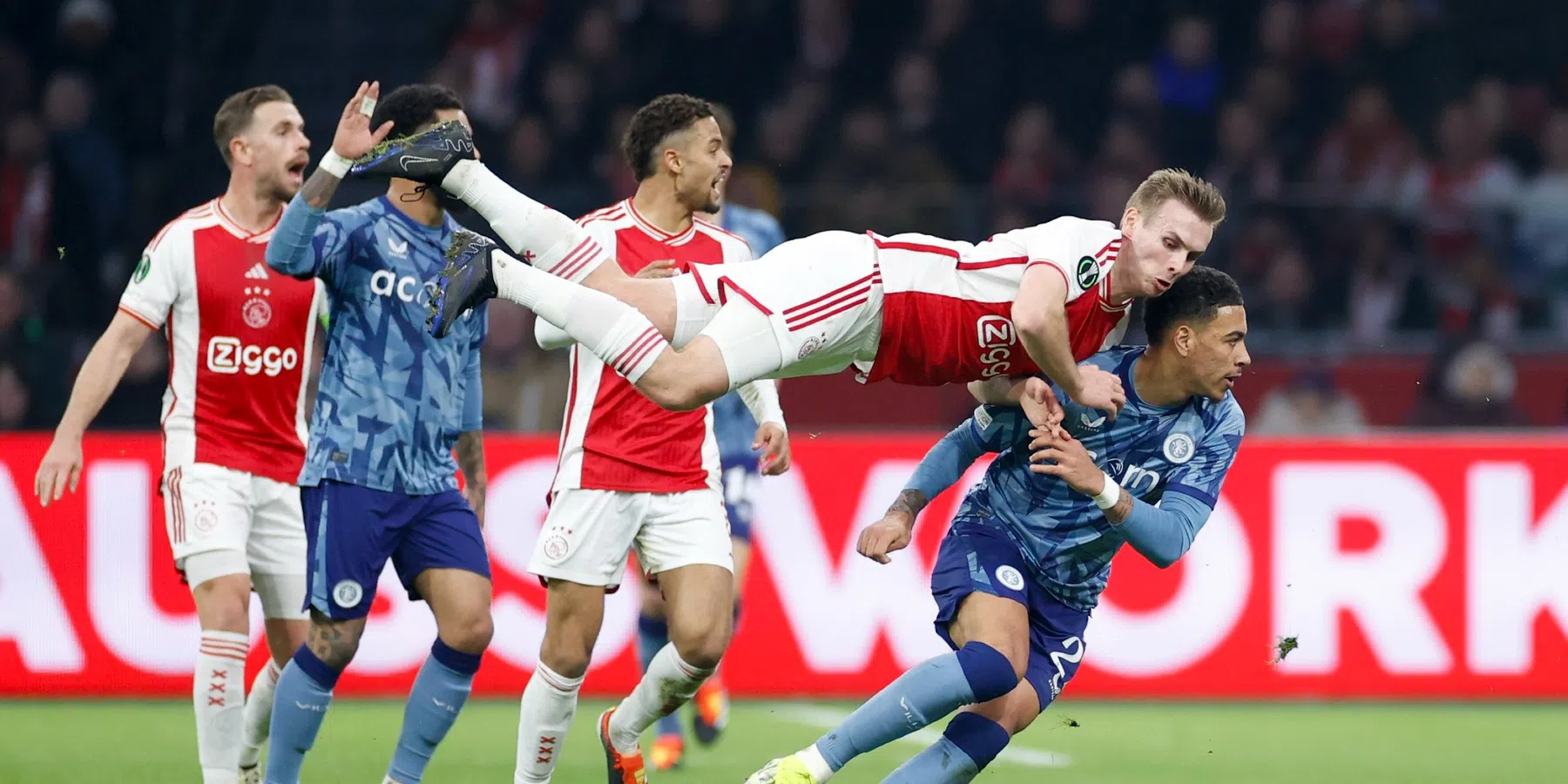 Engelse media: verdeeld over Ajax, één speler 'indrukwekkend'