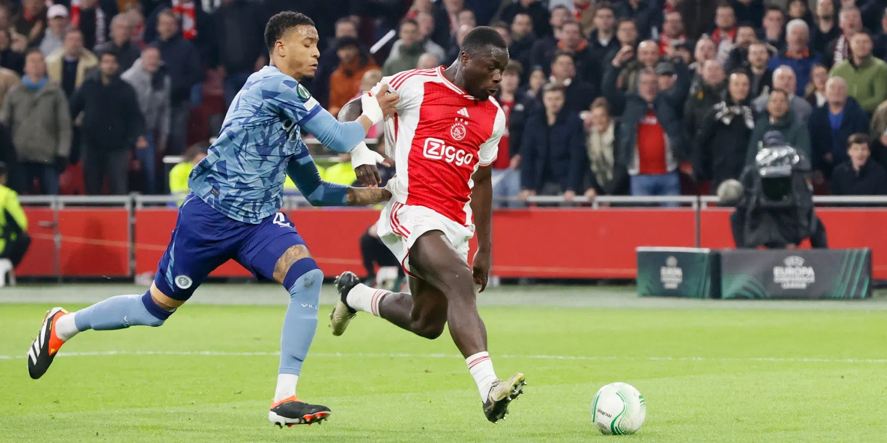 Ajax maakt indruk tegen Villa