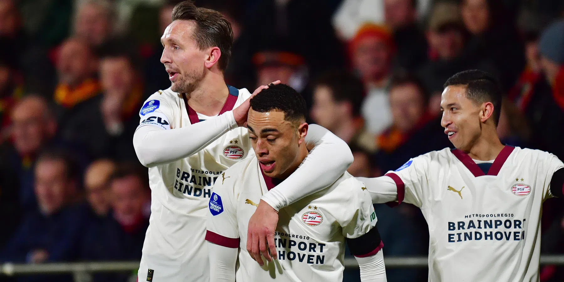 PSV dankt Dest voor prachtgoal en wint bij Go Ahead