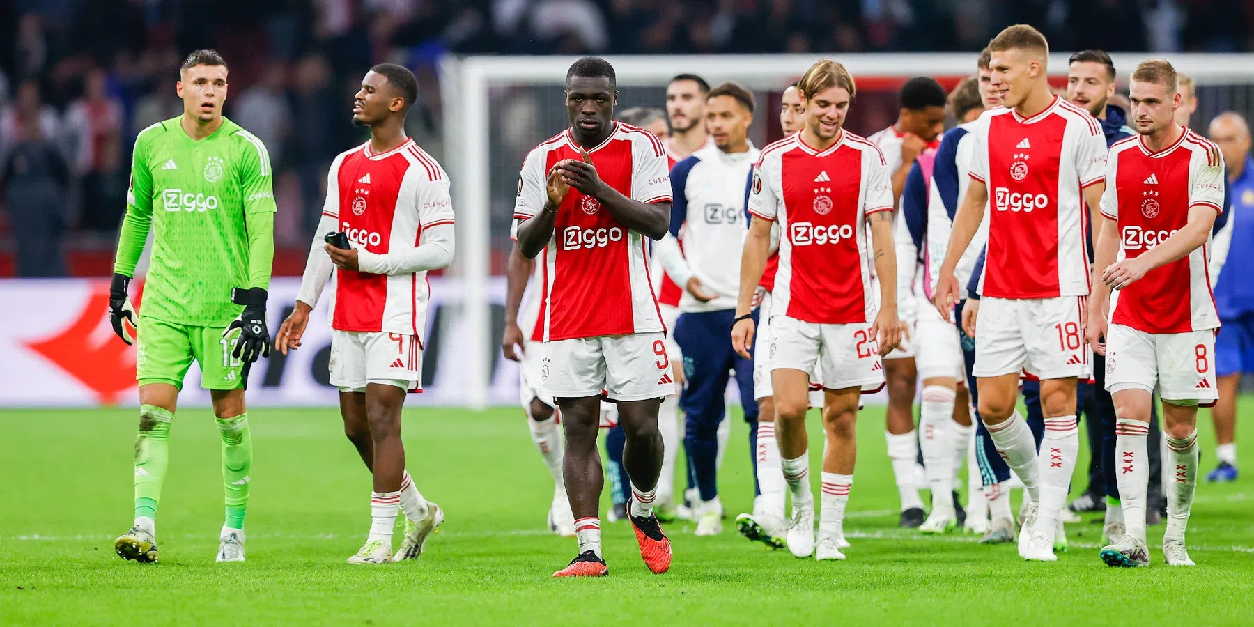 Ajax-spelers gingen in gesprek met fans om uitfluiten eigen spelers