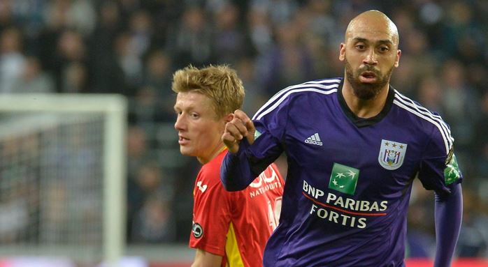 Vanden Borre gaat op bal staan, 10 jaar later pakt Anderlecht uit met T-shirt